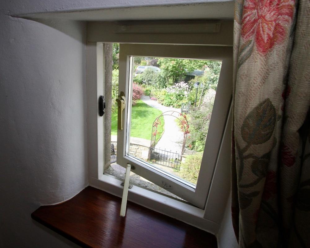 מלון גראסינגטון Ashfield House מראה חיצוני תמונה A window open for ventilation