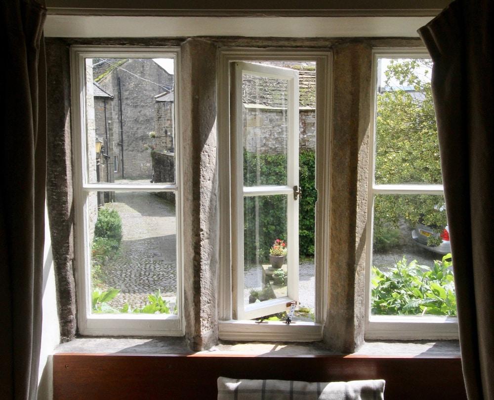 מלון גראסינגטון Ashfield House מראה חיצוני תמונה A window with a mullion frame