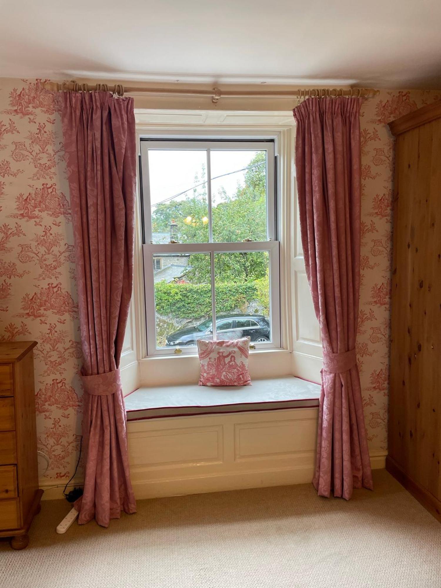 מלון גראסינגטון Ashfield House חדר תמונה A window with a window seat