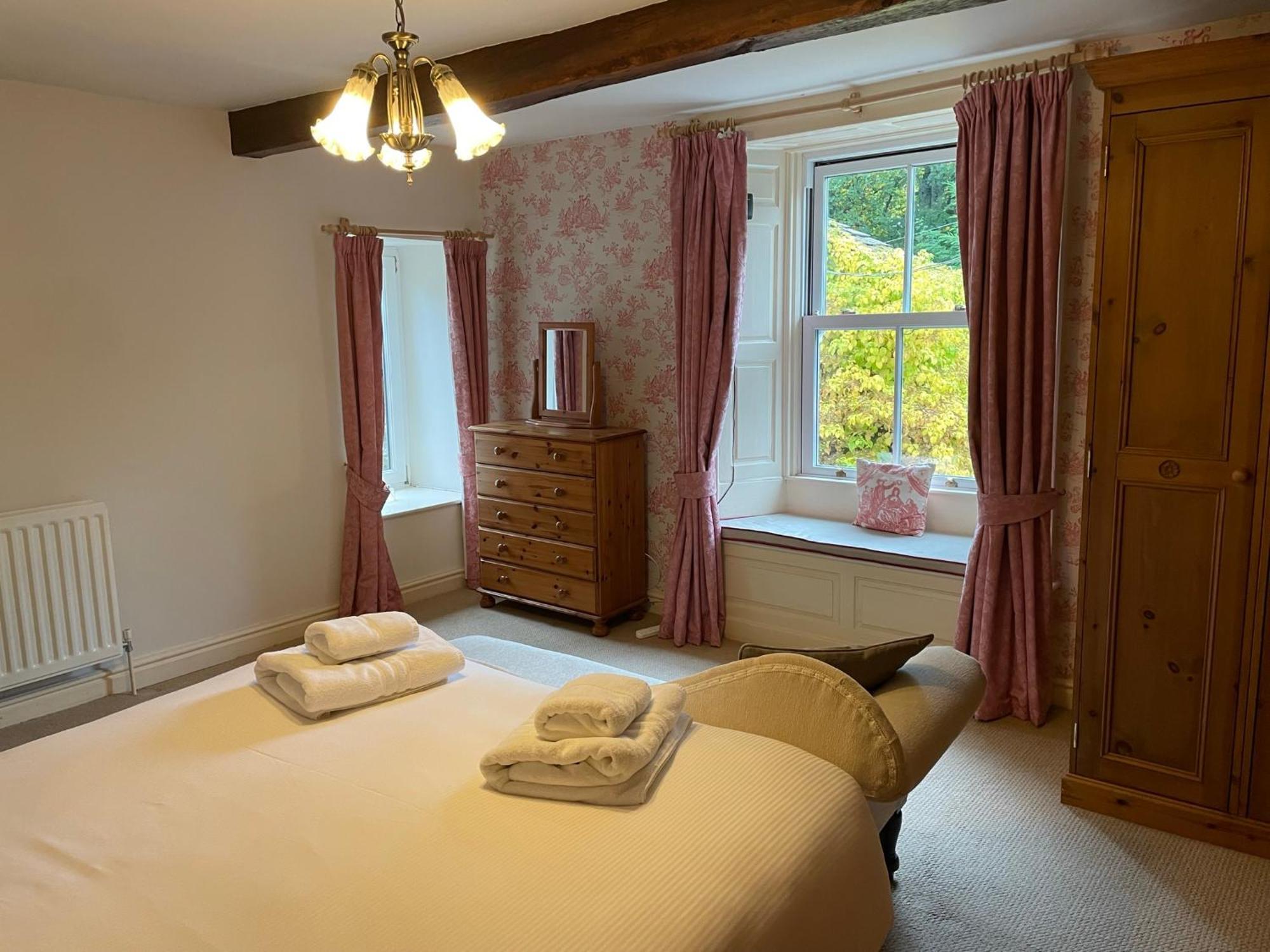 מלון גראסינגטון Ashfield House חדר תמונה The bedroom at The Old School House