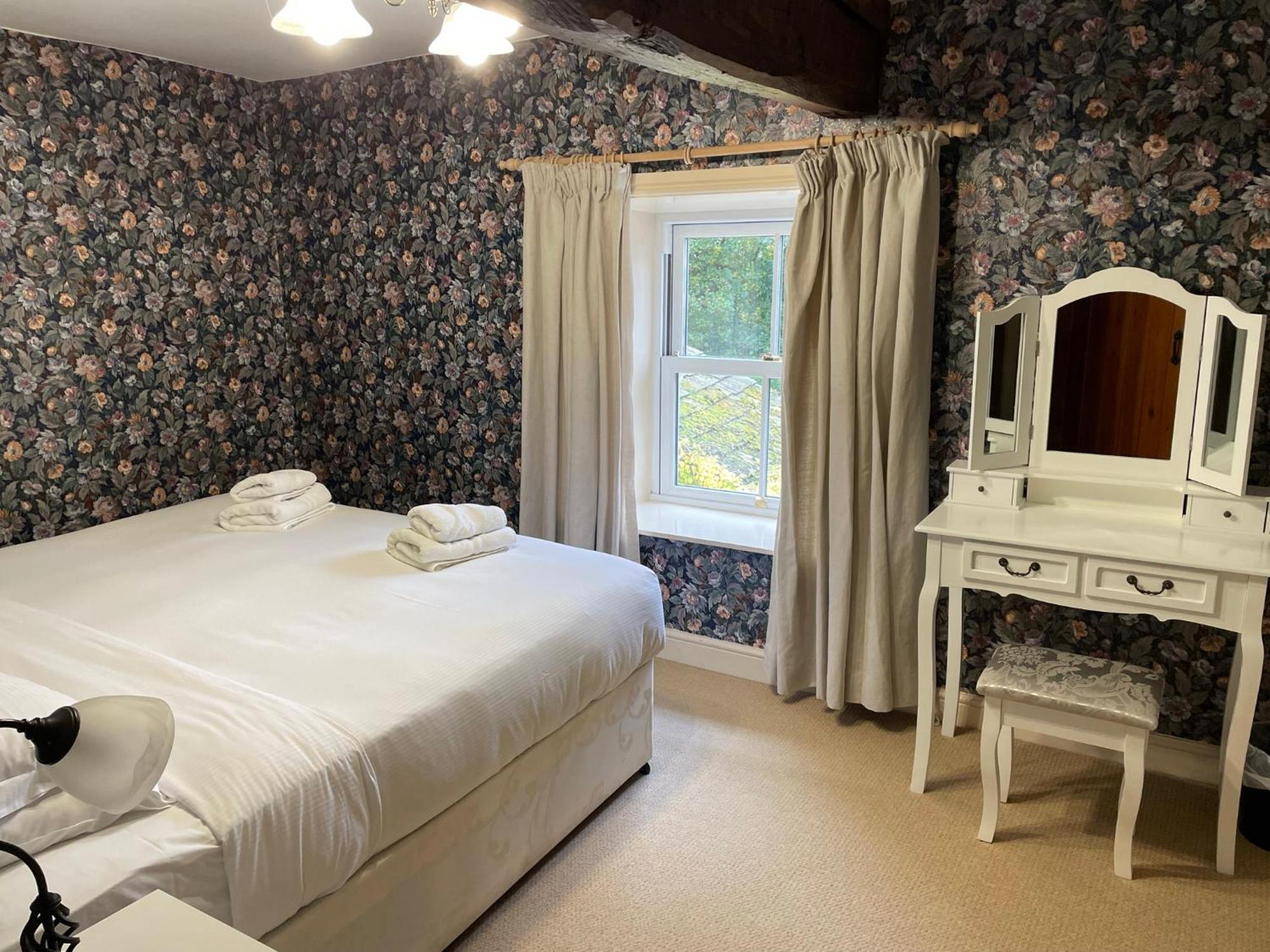 מלון גראסינגטון Ashfield House חדר תמונה The bedroom at The Old Post Office